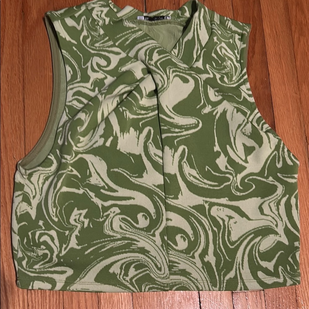Zara Green Abstract Tank Top. Size Large.